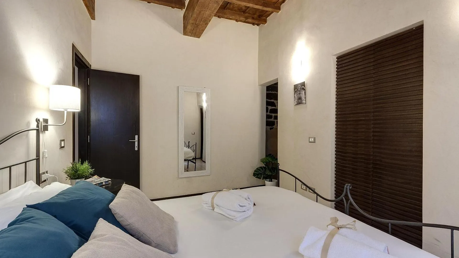Calzaiuoli Apartments By Mamo Florence