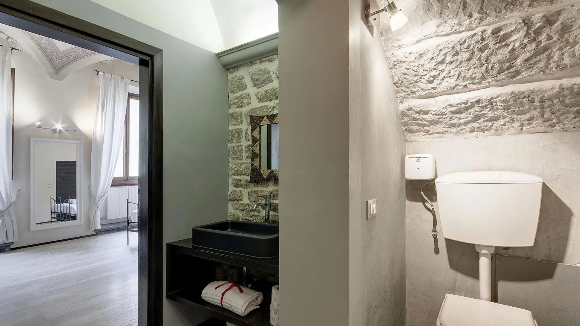 Calzaiuoli Apartments By Mamo Florence Italy