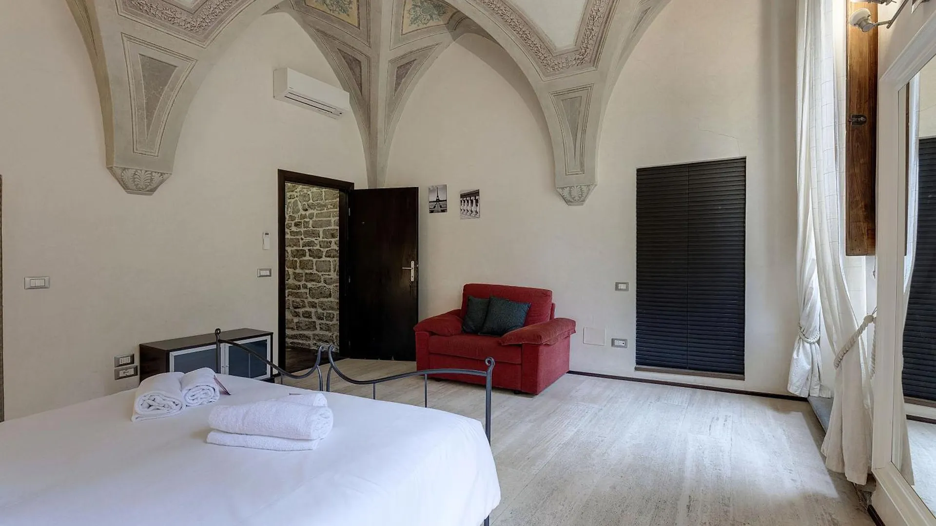 Calzaiuoli Apartments By Mamo Florence Italy