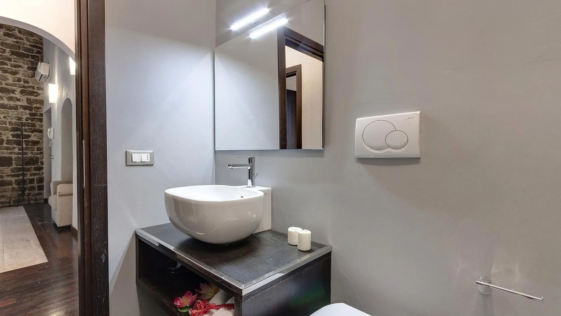 Calzaiuoli Apartments By Mamo Florence