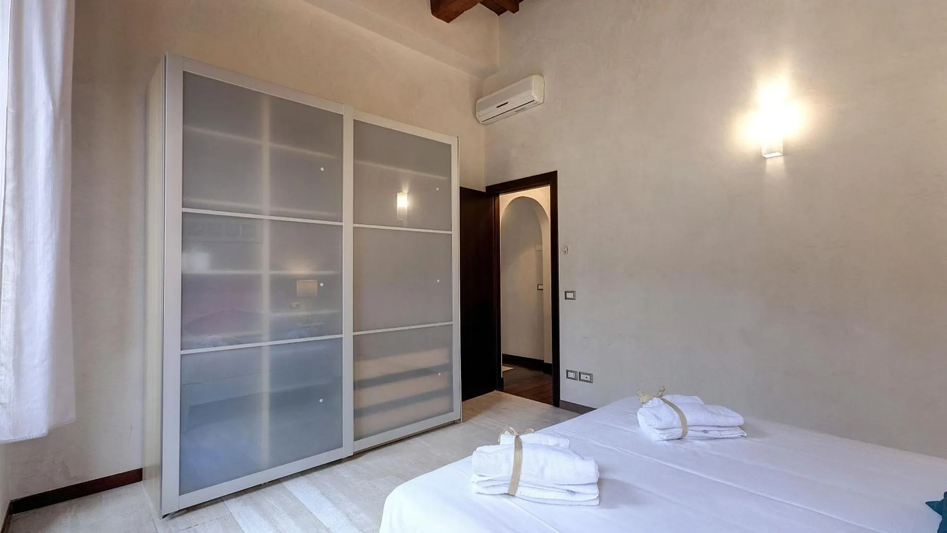 Calzaiuoli Apartments By Mamo Florence Italy