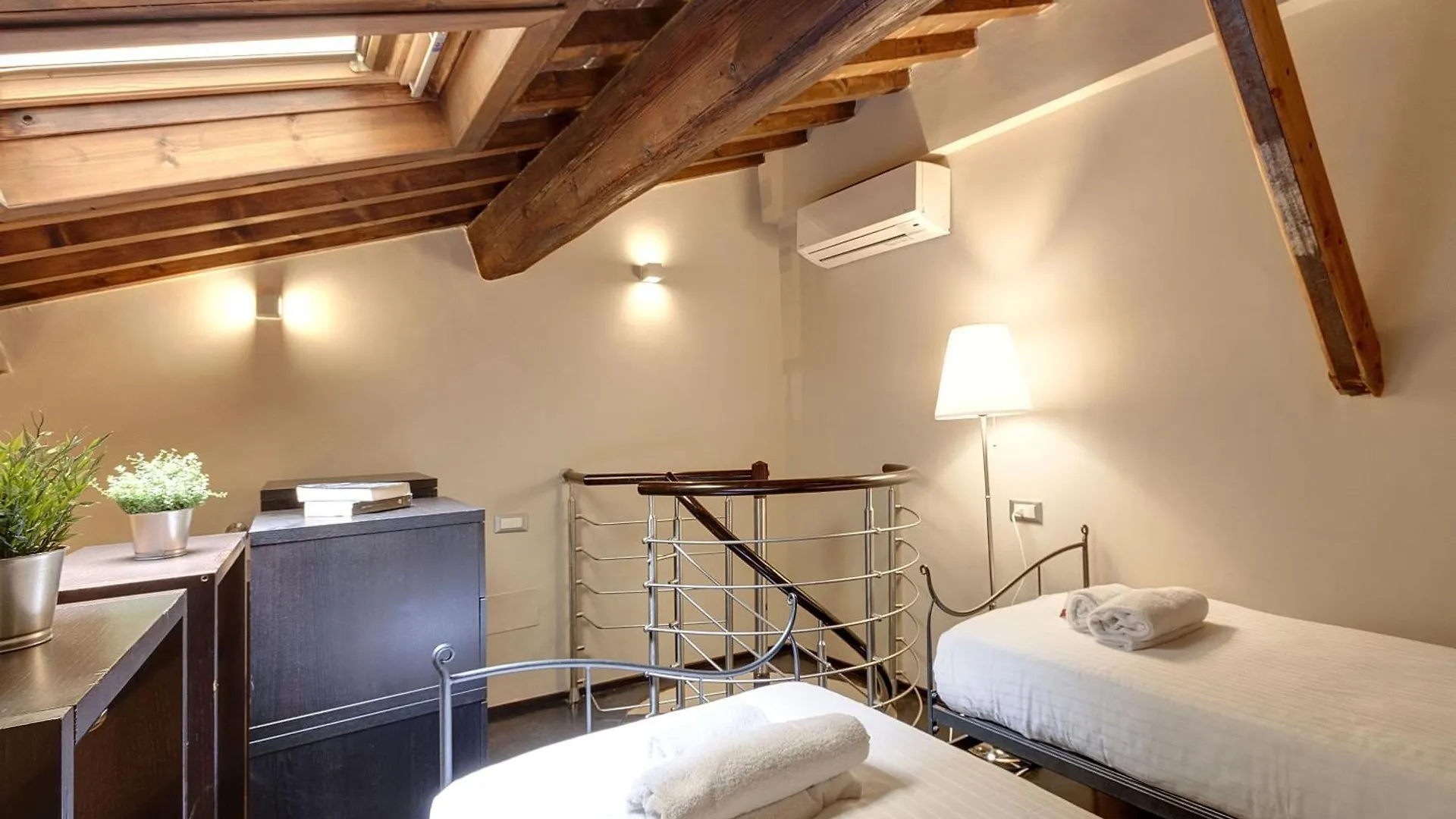 Calzaiuoli Apartments By Mamo Florence