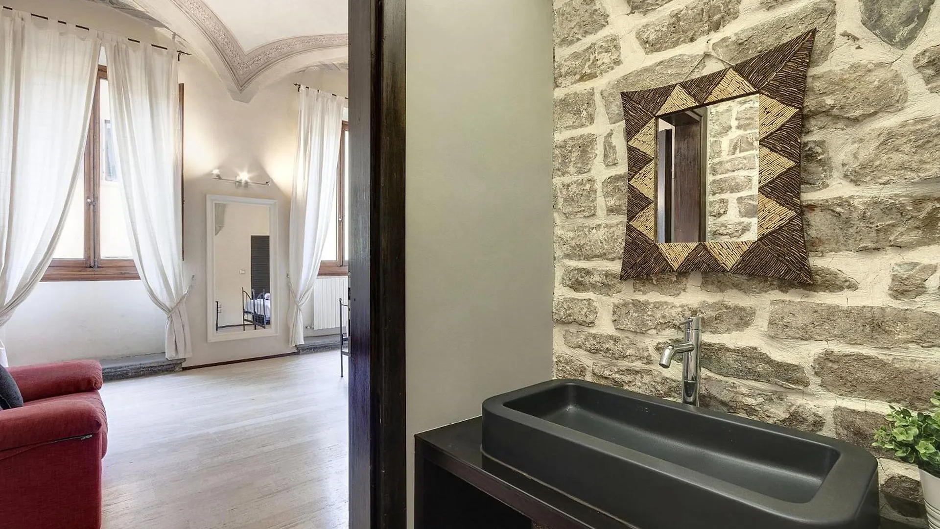Calzaiuoli Apartments By Mamo Florence Italy