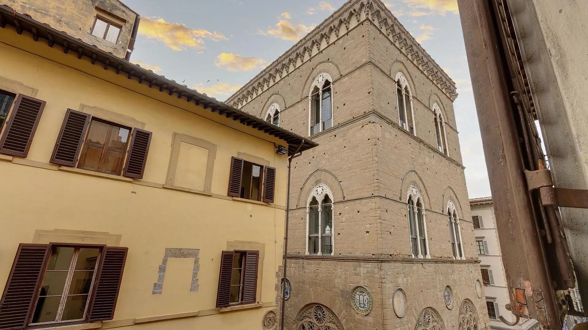 Calzaiuoli Apartments By Mamo Florence