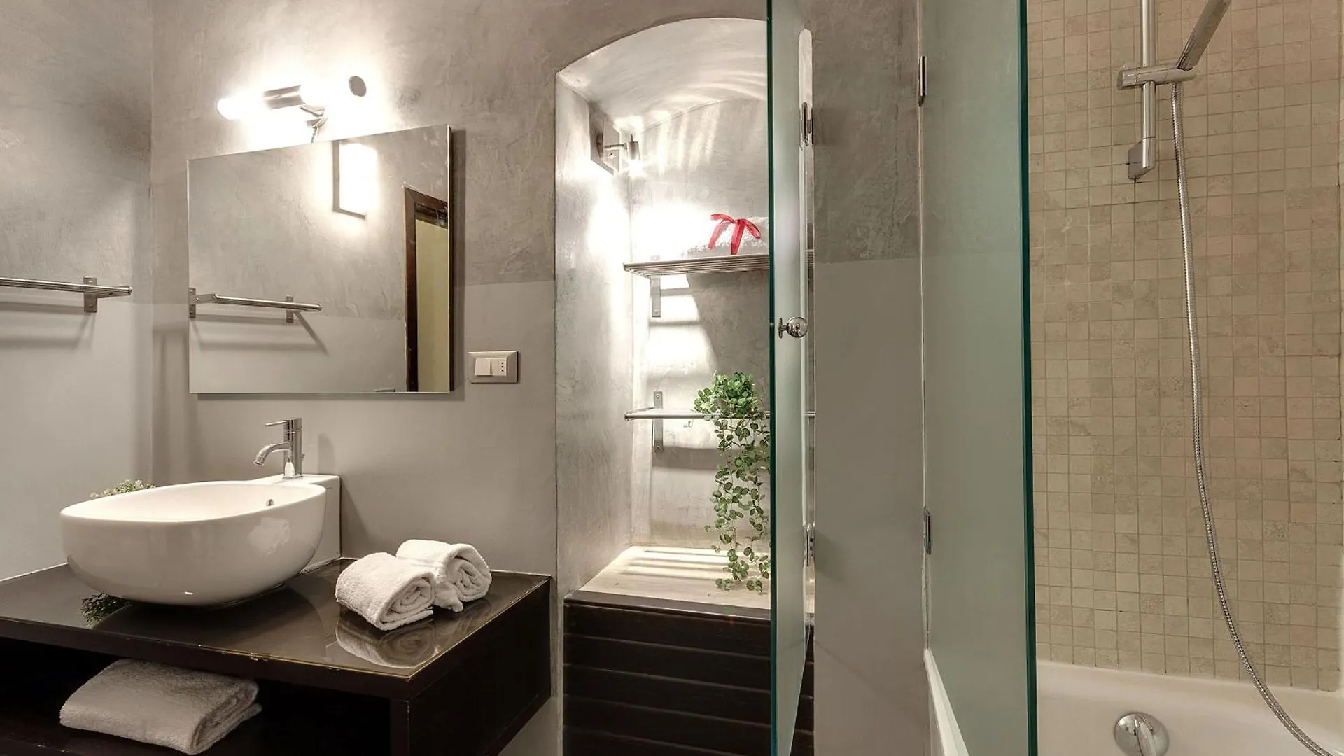 Calzaiuoli Apartments By Mamo Florence