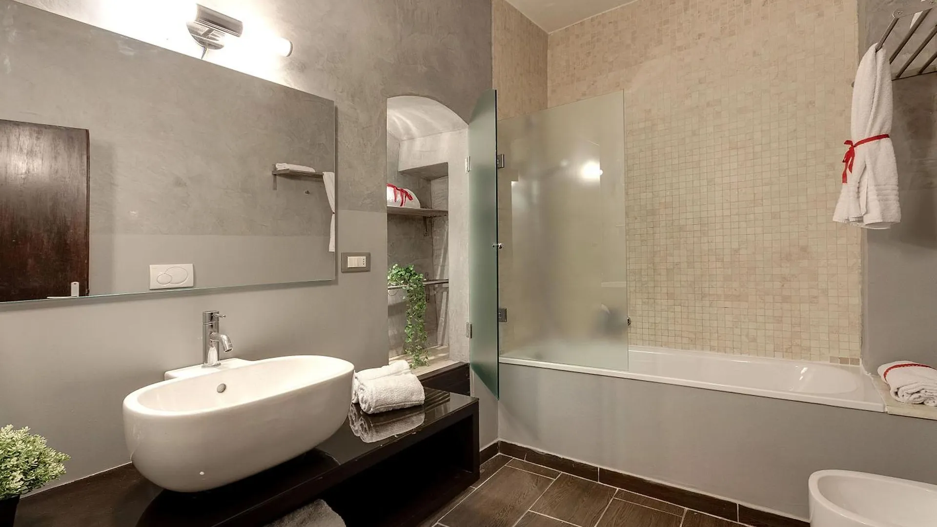 Calzaiuoli Apartments By Mamo Florence
