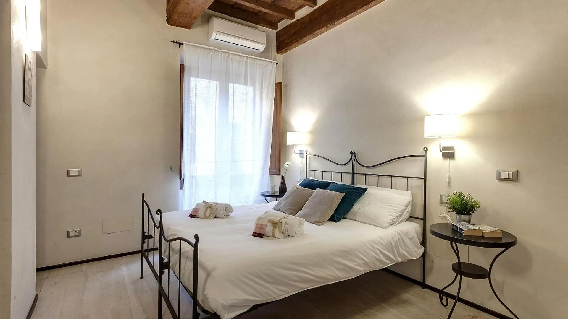 Calzaiuoli Apartments By Mamo Florence 0*,  Italy
